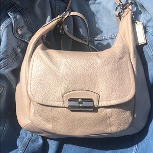 🎉HP🎉NWOT Coach gorgeous handbag, nude pearl